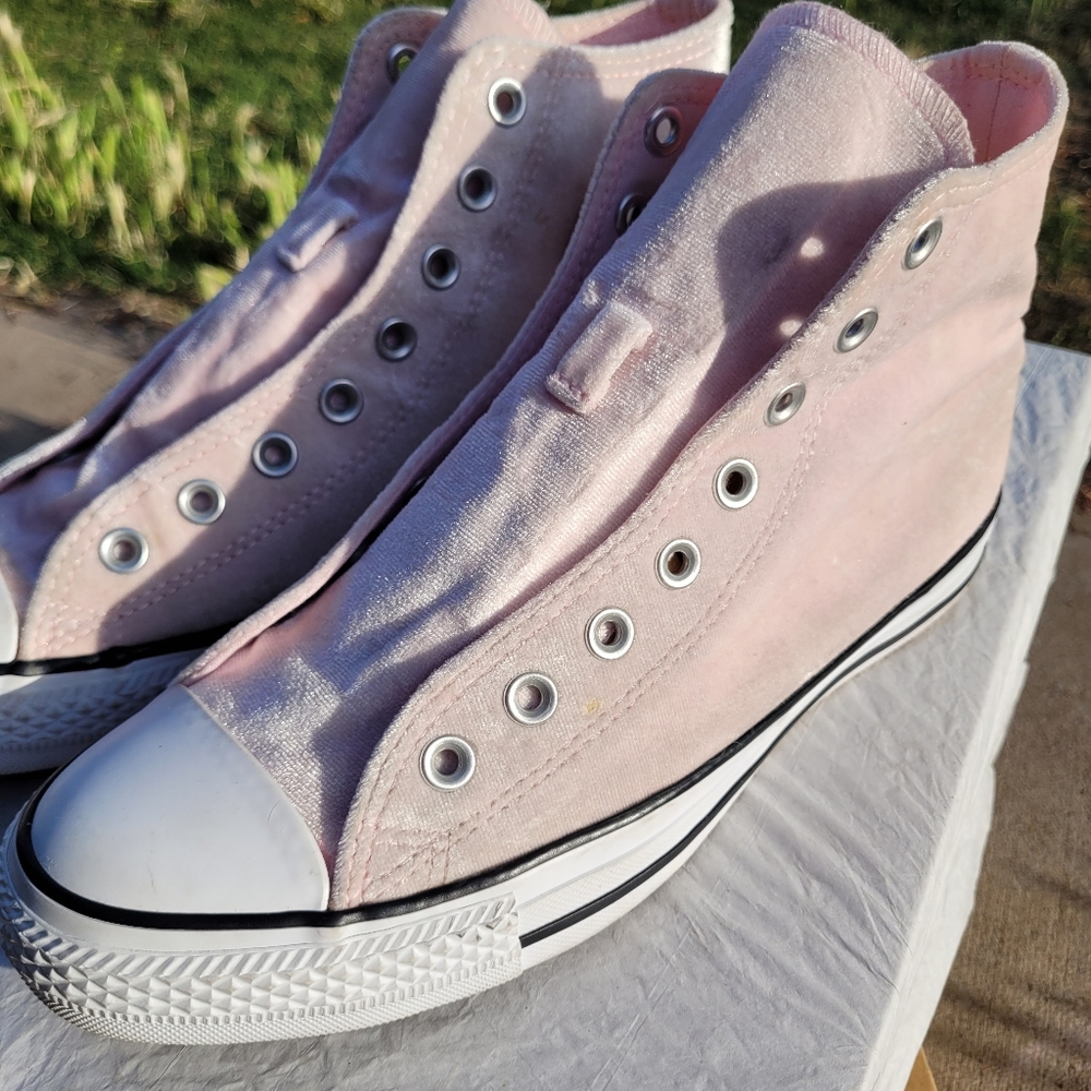 Converse women's size 10 men's 8.5